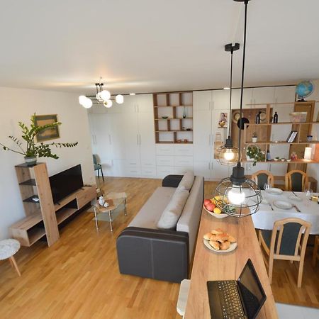 Shine24 - Spacious And Bright Apartment - New Újvidék Kültér fotó