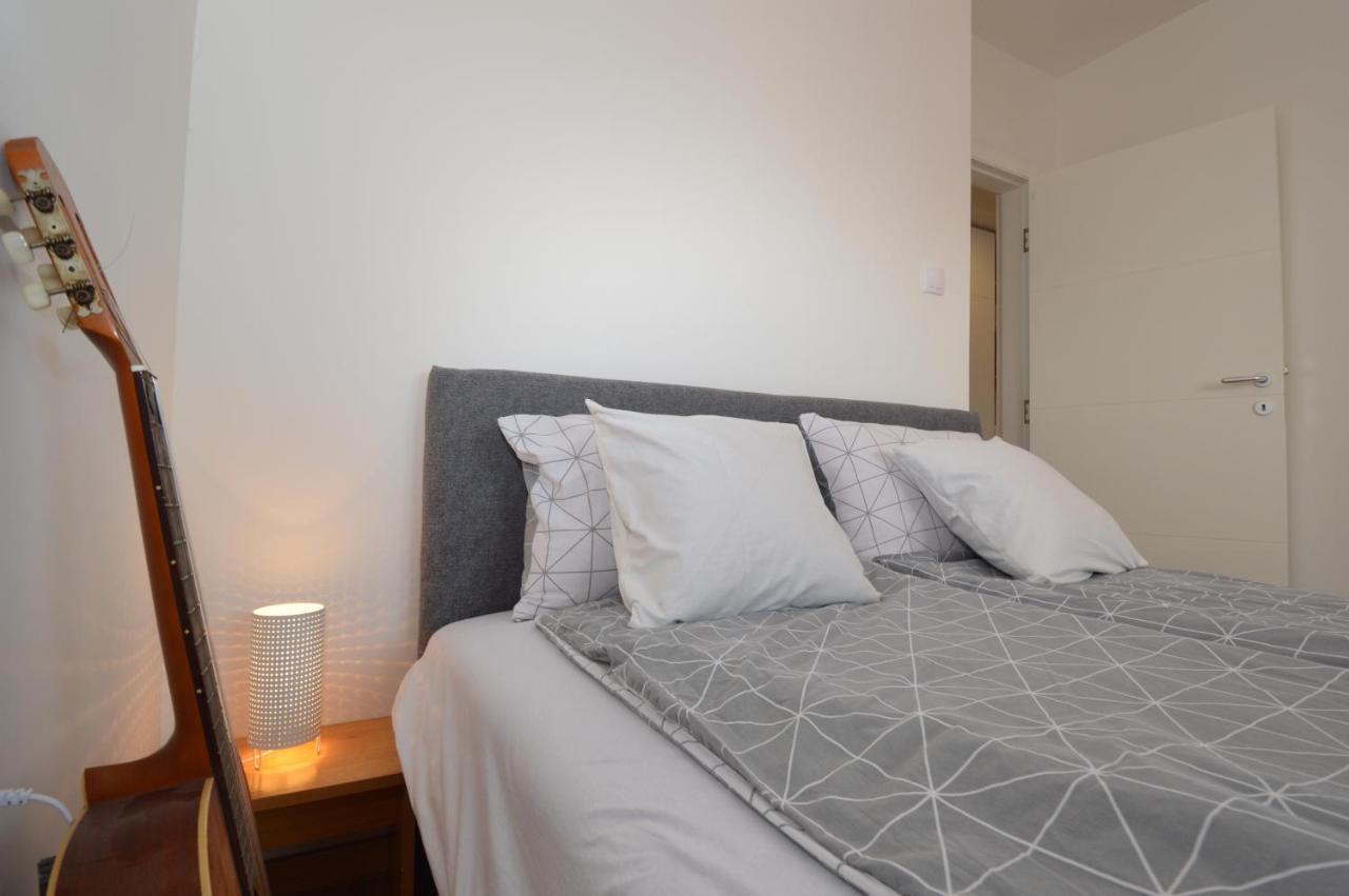 Shine24 - Spacious And Bright Apartment - New Újvidék Kültér fotó
