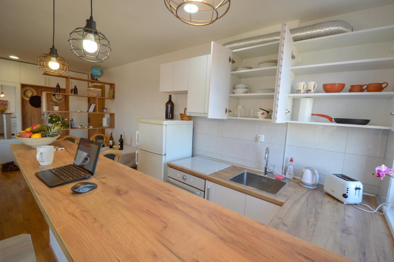 Shine24 - Spacious And Bright Apartment - New Újvidék Kültér fotó