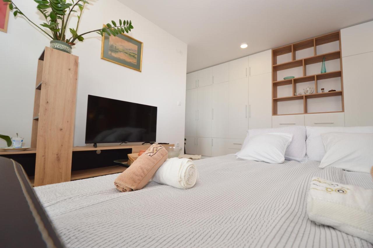 Shine24 - Spacious And Bright Apartment - New Újvidék Kültér fotó