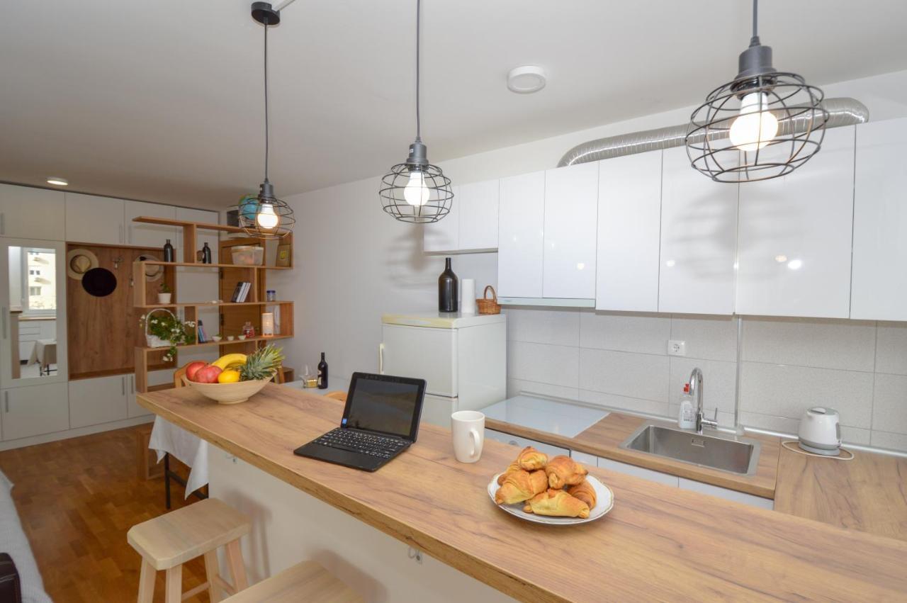 Shine24 - Spacious And Bright Apartment - New Újvidék Kültér fotó